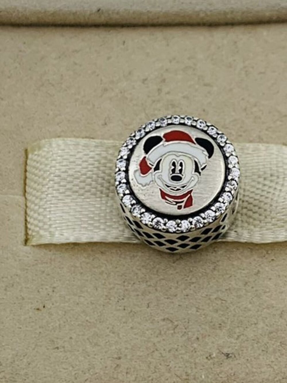 ✨🔥Disney Parks Pandora Holiday Christmas Happy Holly Days Mickey Charm